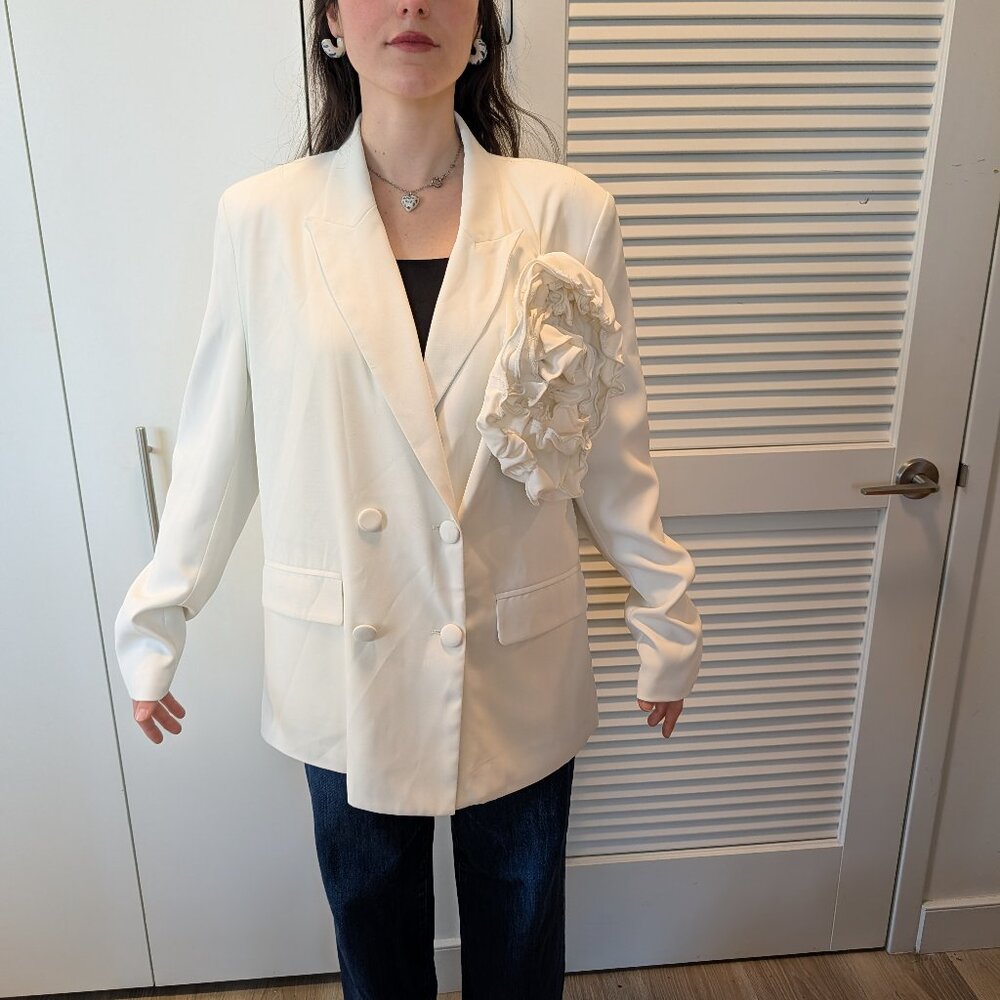 NEW White blazer with 3D flower - XL
